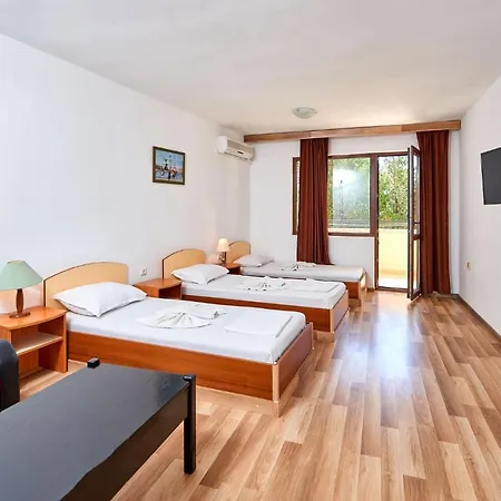 Koral Hotel 2*