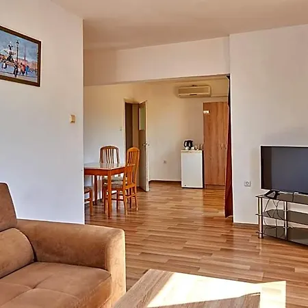 Koral Hotel 2*